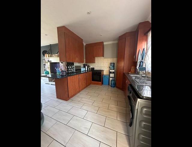 3 BEDROOM TOWNHOUSE FOR SALE IN ANNLIN